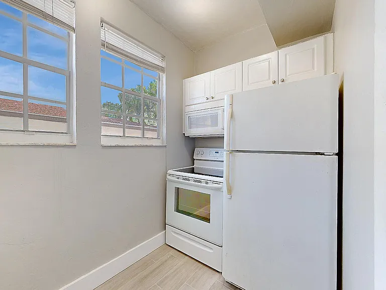 433 NW 25th Ave — Photo 9