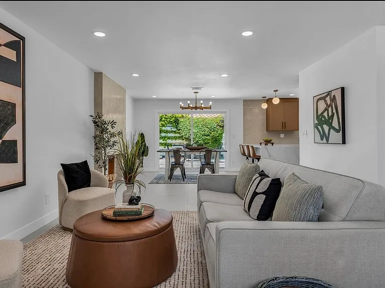 1111 S San Joaquin Dr — Photo 5