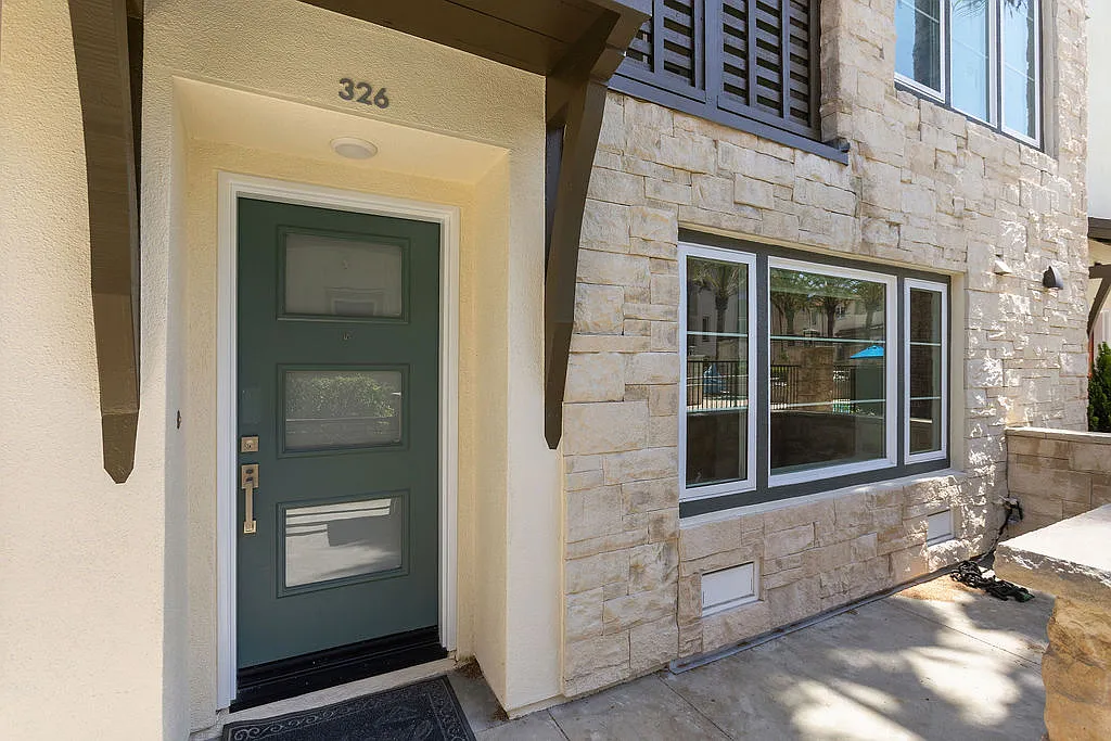 326 Doheny Way — Photo 2