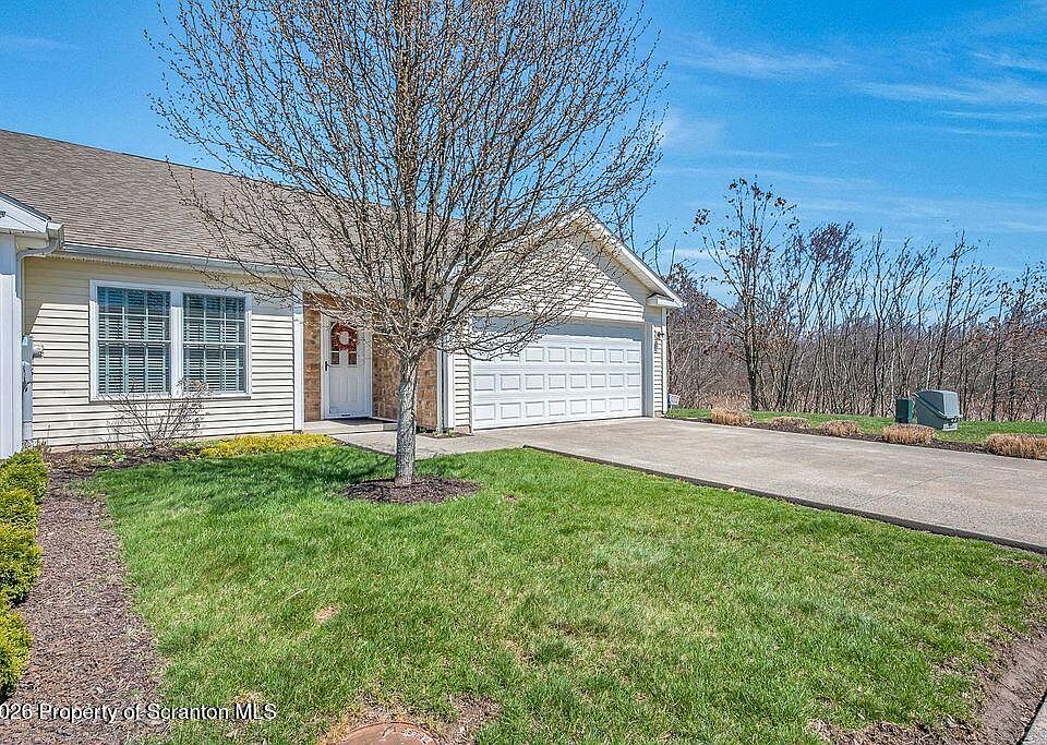 1st image of 315 Foxtail Cir #315