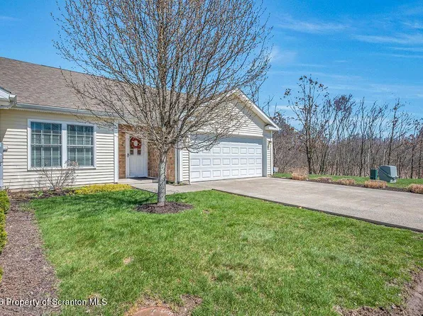 315 Foxtail Cir #315, Archbald, PA 18403