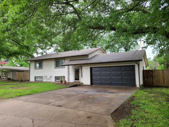 1419 E 14th Ave, Winfield, KS 67156