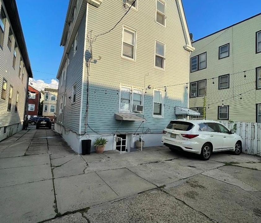 2nd image of 13 Windsor St