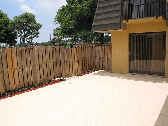 Large Private Fenced Courtyard