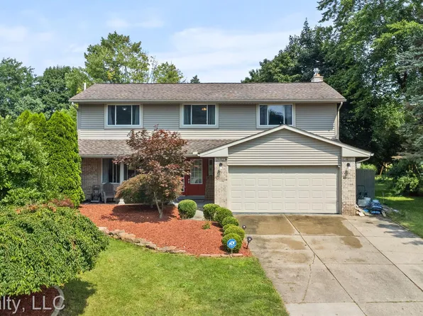 4160 Ironside Dr, Waterford, MI 48329