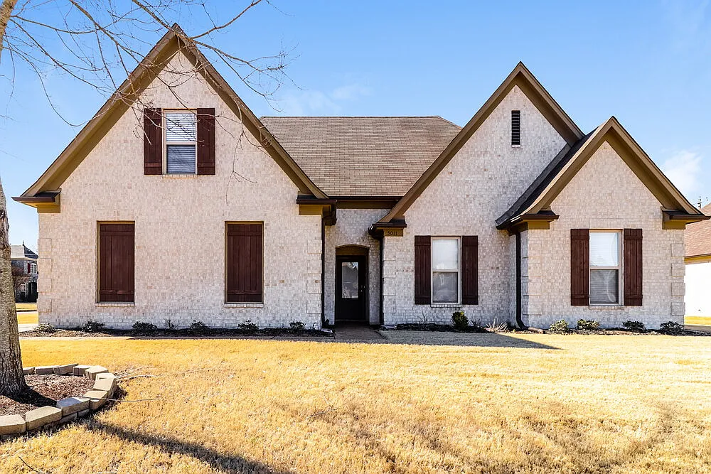 3 bed, 2.0 bath, 2115 sqft, $3,370 — Photo 1