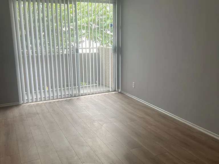 1045 S. Ardmore Avenue — Photo 5