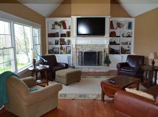 20947 S River Rd, Shorewood, IL 60404