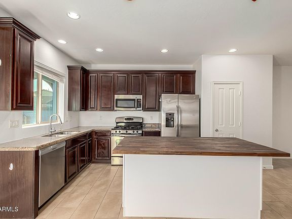 3rd image of 813 W LOVE Road