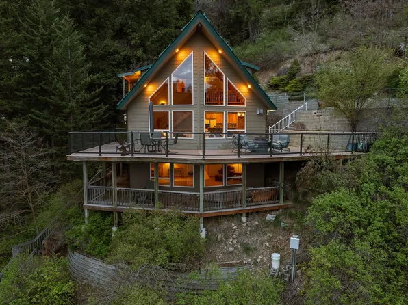 3836 W Pine Bay Way, Loon Lake, WA 99148