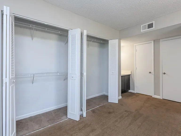 Summerlake Apartments — Photo 42