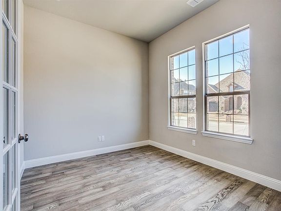 4th image of 1903 Edward Dr