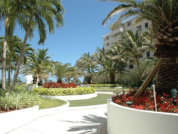 3rd image of 100 Lincoln Rd #303