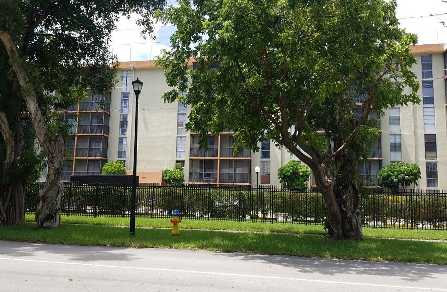 1st image of 16950 W Dixie Hwy APT 441