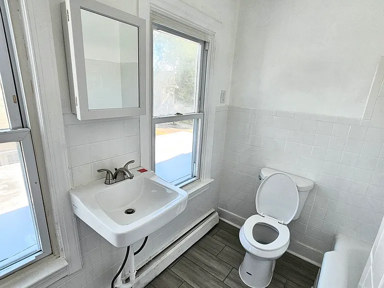 625 W Broad St #B — Photo 8