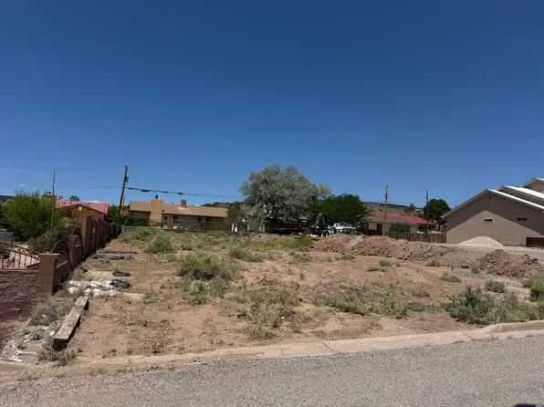 1221 N 3rd St, Grants, NM 87020
