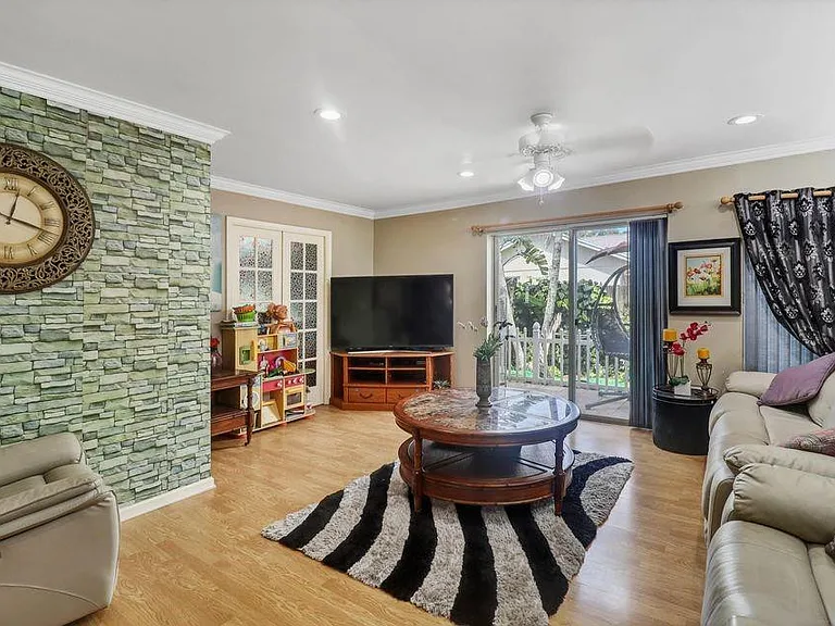 1521 Snapdragon Dr — Photo 3