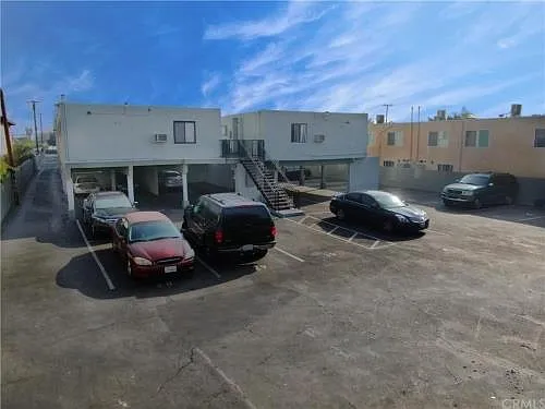 Bellflower Apartments — Photo 2