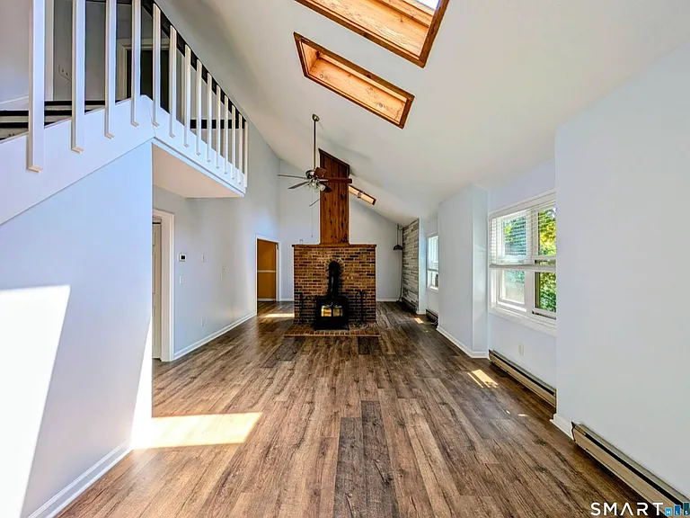 6 Taagan St — Photo 2
