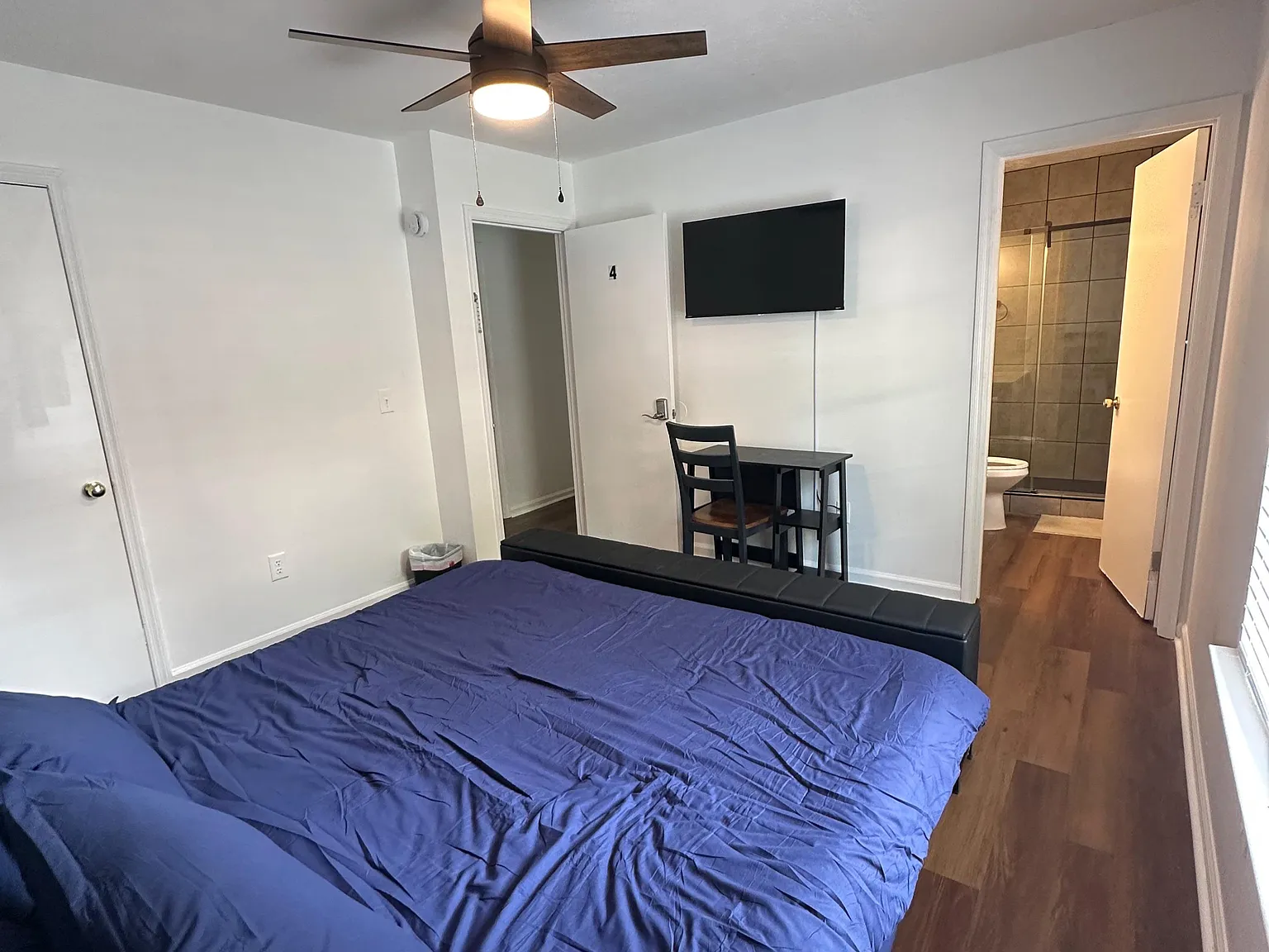 4 bed, 2.0 bath, 960 sqft, $1,520 — Photo 1