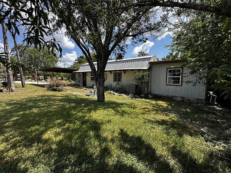 150 Winchester Rd — Photo 2