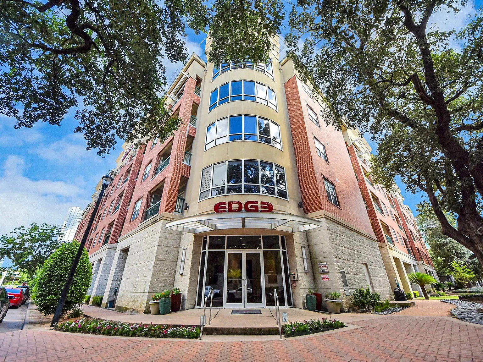 2 bed, 2.0 bath, 1208 sqft, $2,300 — Photo 3