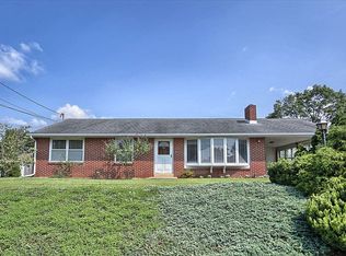 4910 Sunset Dr, Harrisburg, PA 17112