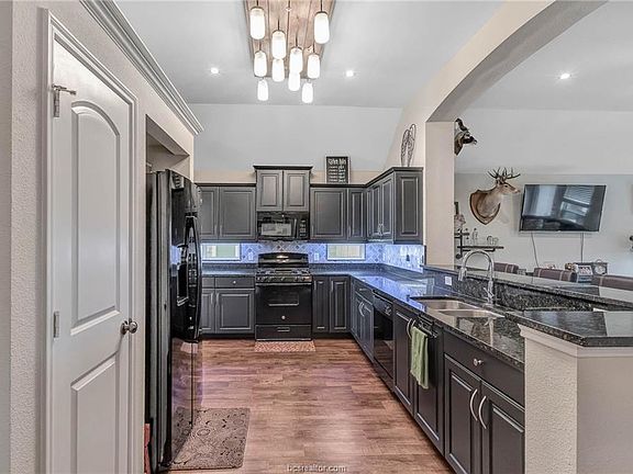 5th image of 816 Heritage Dr