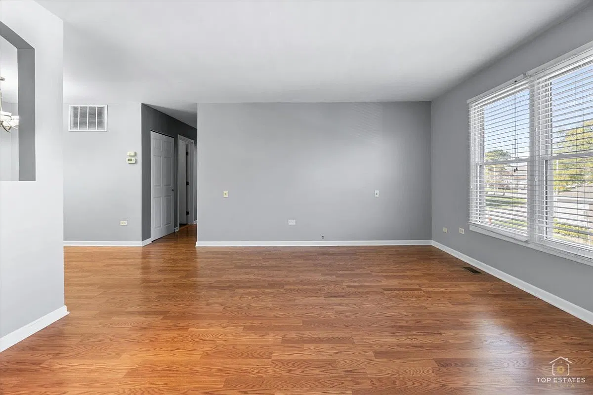 2 bed, 1200 sqft, $2,200 — Photo 4