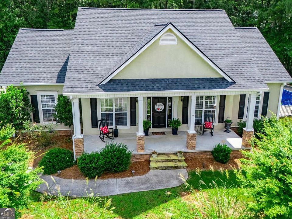 1st image of 104 Hidden Lake Dr