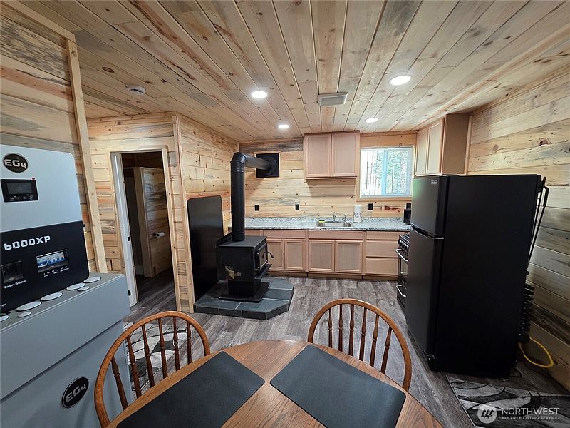 2nd image of 147 W High Country Drive