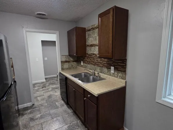 1739 S Glenn St, Wichita, KS 67213