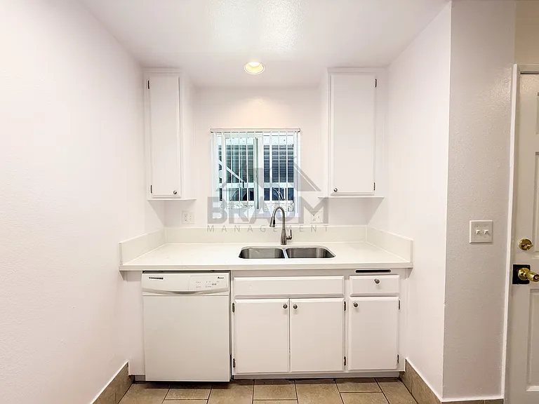 14257 Friar St — Photo 10