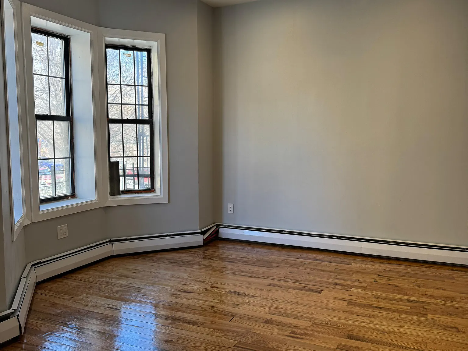 4 bed, 1394 sqft, $4,111 — Photo 2