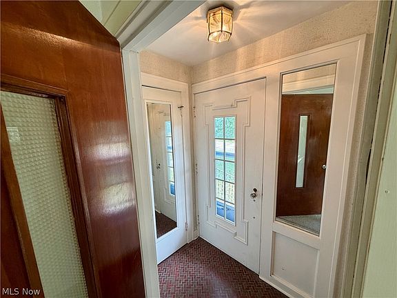 4th image of 130 E 192nd St