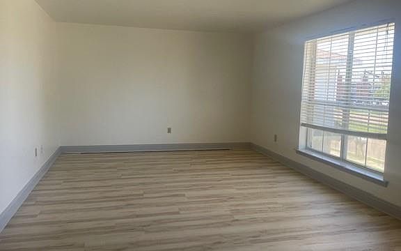 4th image of 4230 Chateau Blvd APT D