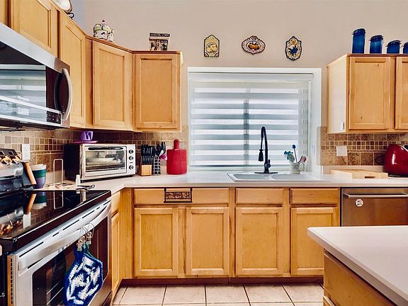4th image of 8343 W Rockwood Dr