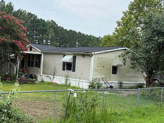 4th image of 101 Lois Ln