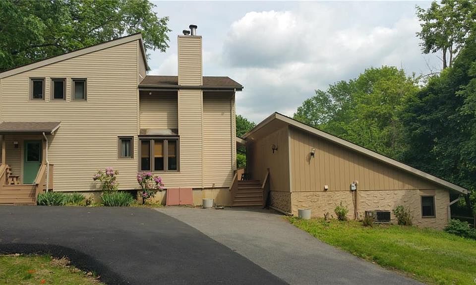 1st image of 1837 Bushkill Dr