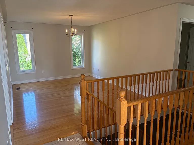 63 Munro Cir — Photo 5