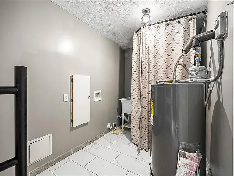 128 Alexander Ct — Photo 9