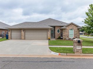 11601 SW 9th St, Yukon, OK 73099
