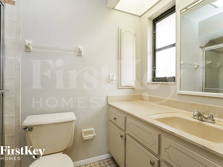 3721 SW 6th Ave — Photo 9