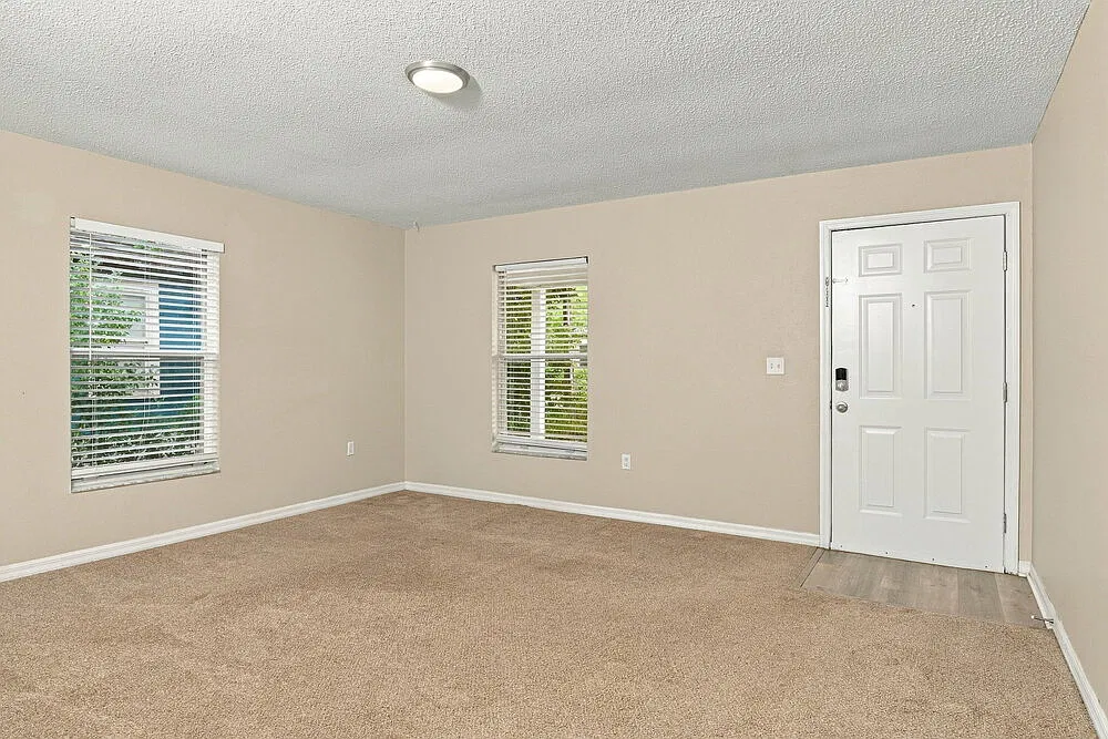 2 bed, 1.0 bath, 1972 sqft, $1,585 — Photo 4