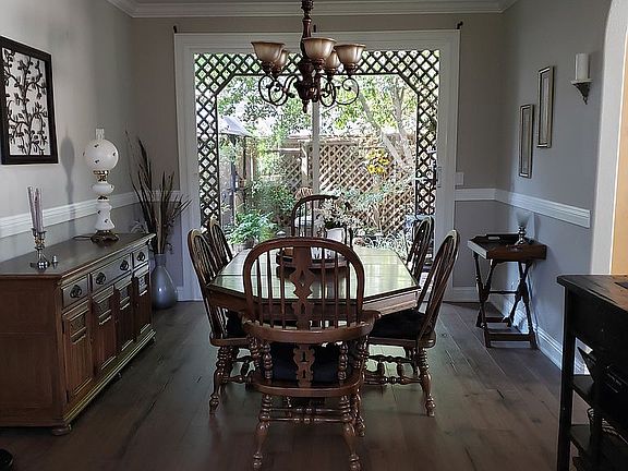 Dining room adj kitchen w/alcove