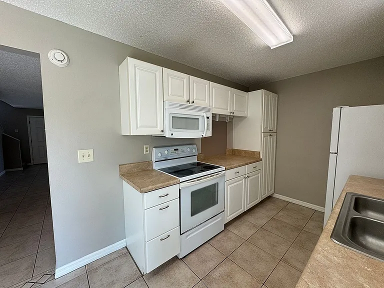 1643 Sandy Point Sq #72 — Photo 8