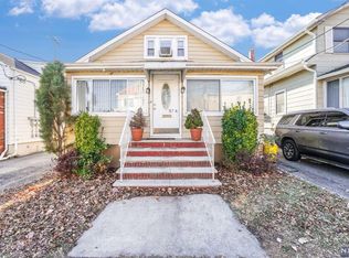 374 Roosevelt St, Fairview, NJ 07022