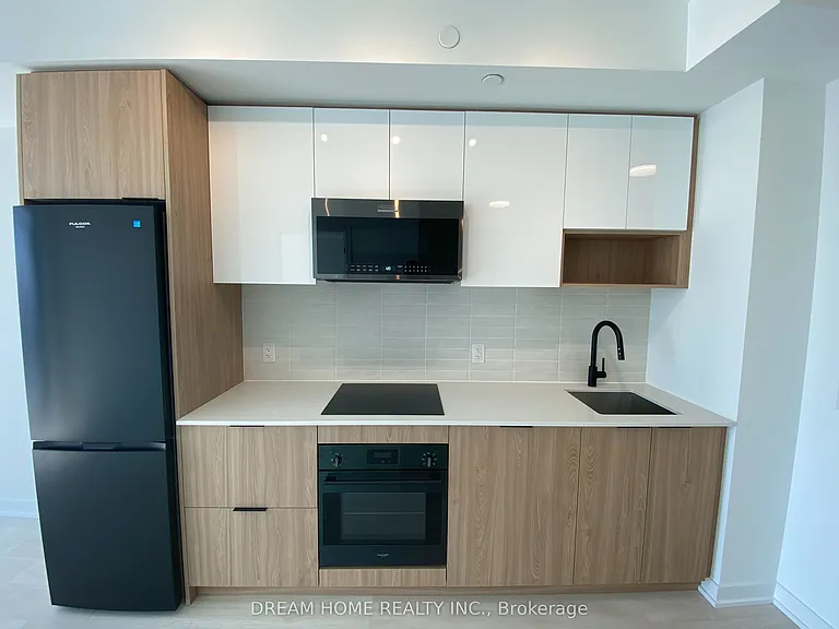 5 Defries St #911 — Photo 2