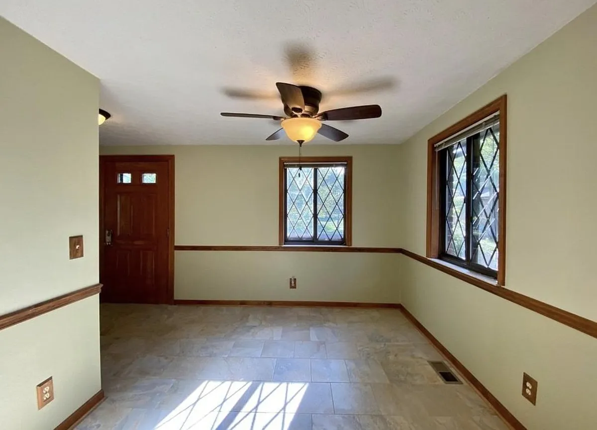 Building Photo - 7561 Chateau Ct