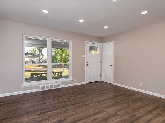 4th image of 10420 Antrim Dr